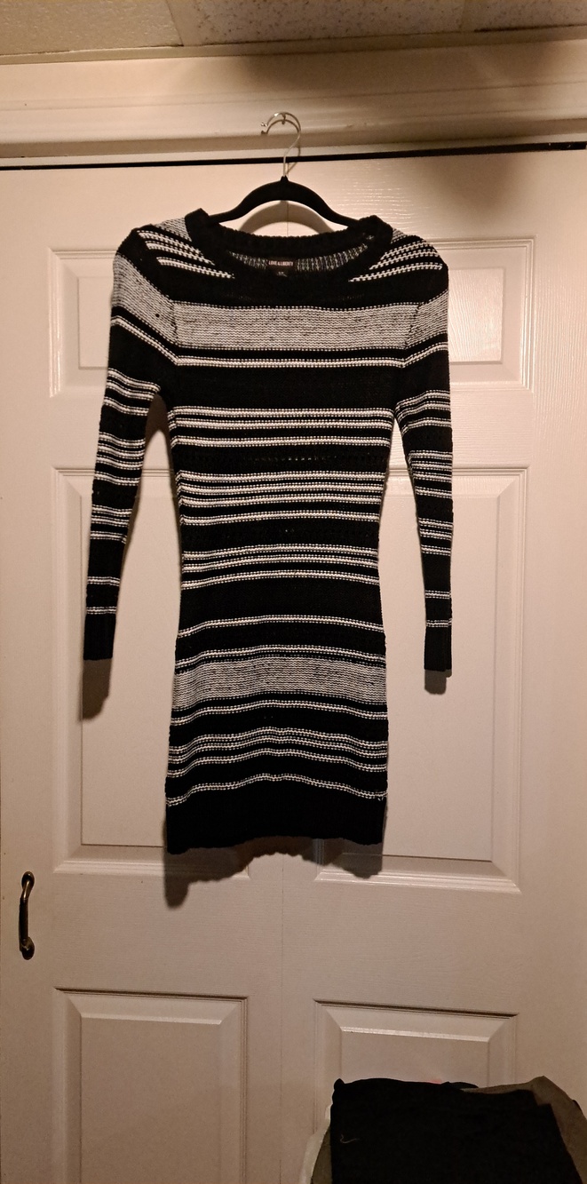 🔛Petite Fitted Black & White Striped Crewneck Sweater Dress Sleek &Classic look